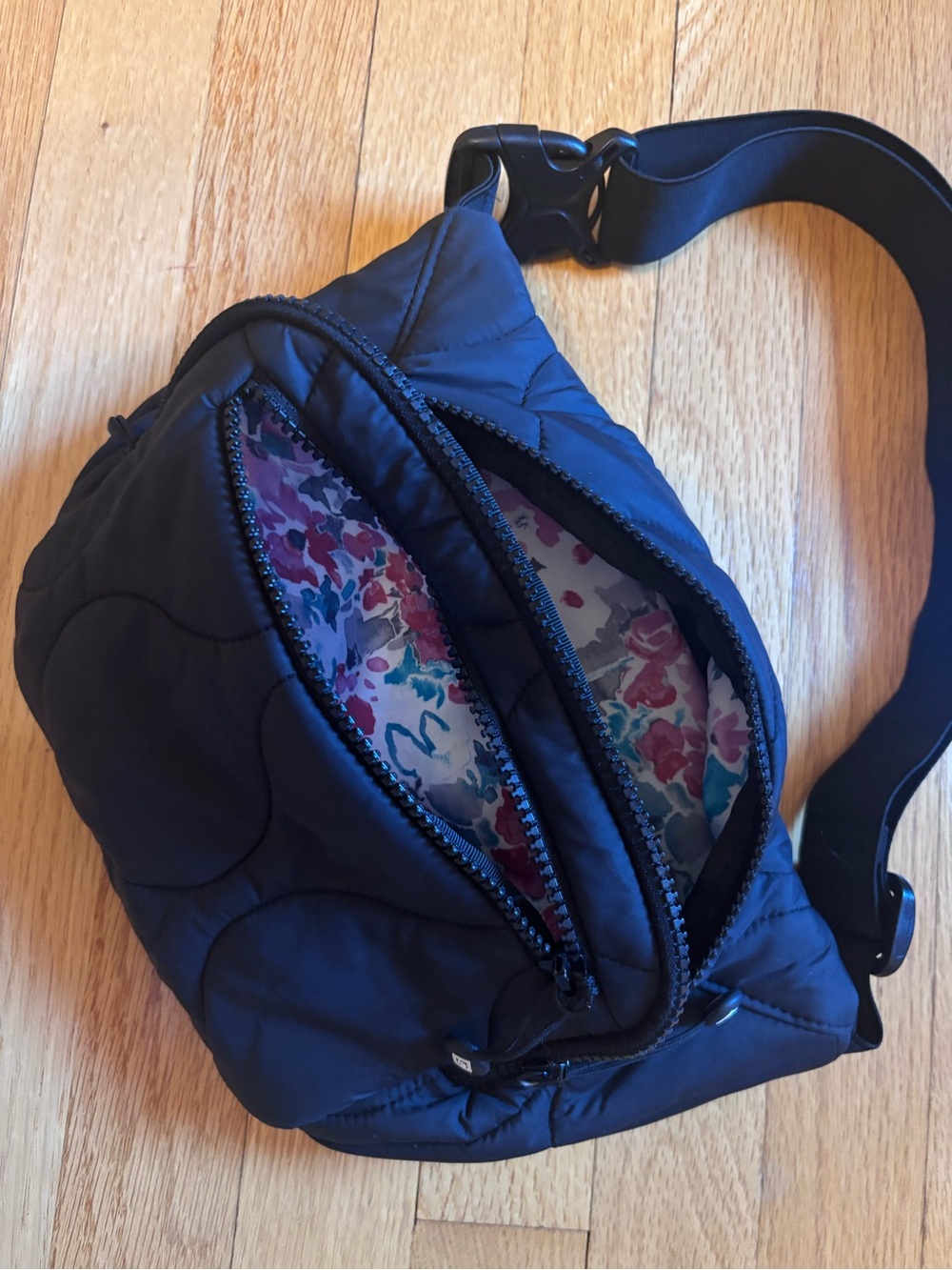 Vera Bradley Black Quilted Crossbody Belt Bag - Picture 2 of 3